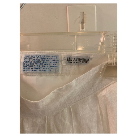 Vintage white A-line skirt. Size 6. - Picture 2 of 4